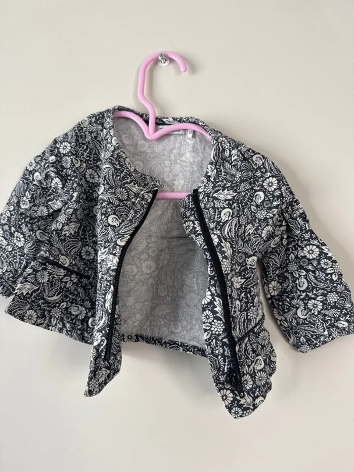 👚 haut manches longues - 6 mois - 68 CM- Ikks- bon état - bébé fille - photo numéro 8