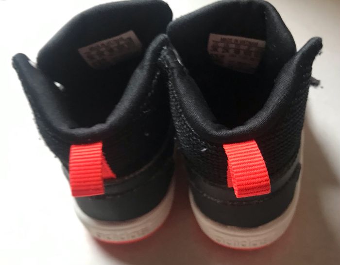 Basket Adidas 18 peu porté - photo numéro 2