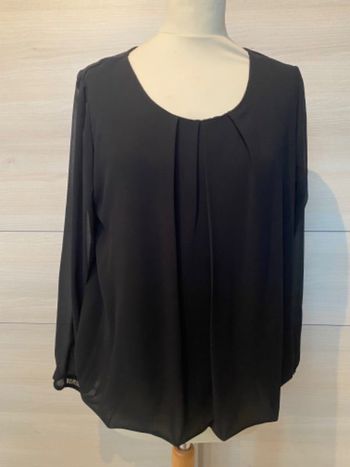 Blouse manches longues noir dentelle