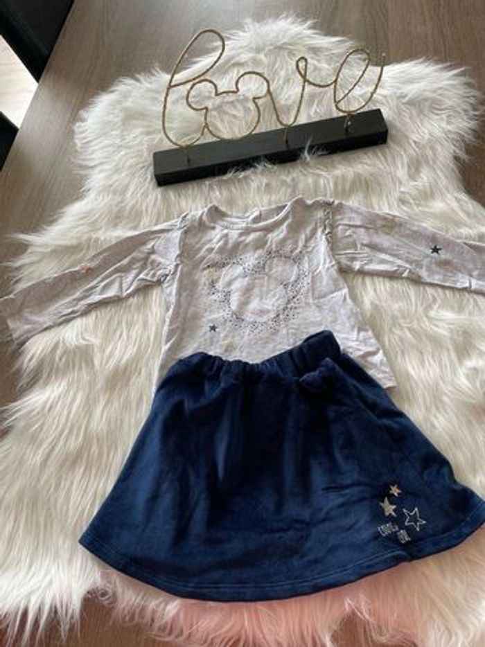 Magnifique ensemble deux pièces minnie disney 23 mois