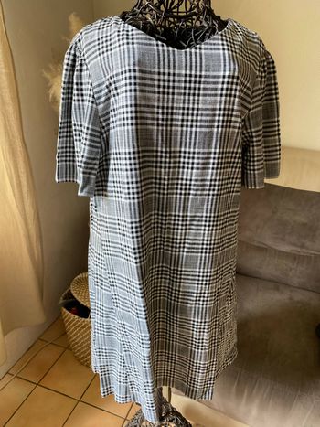 Jolie robe de chez Zara taille-40