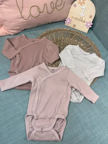 Lot 3 bodies taille 0-1 mois 50 cm