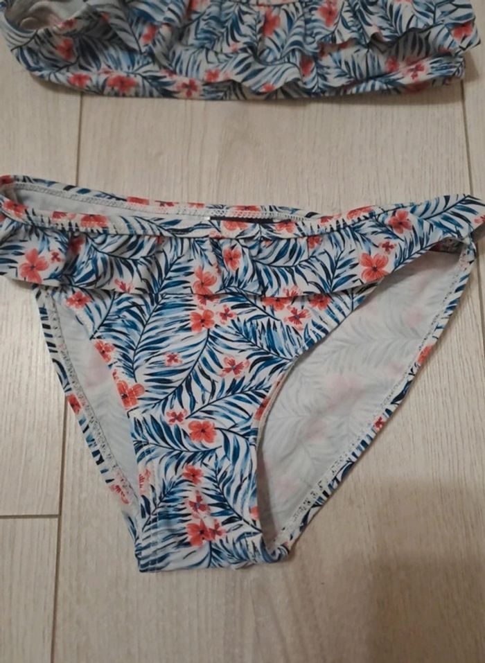 Joli maillot de bain 4/5A - photo numéro 3
