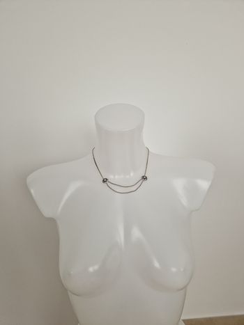 Collier argenté vintage avec pierre couleur saphir