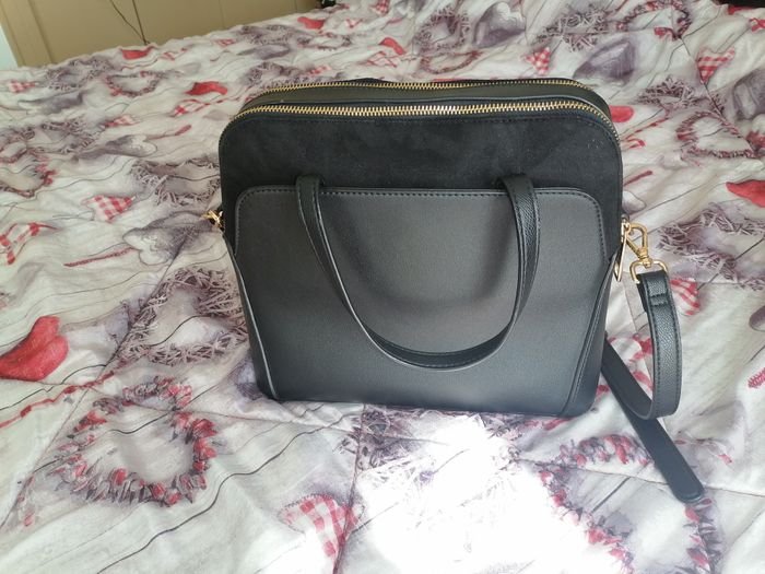 Sac à main & bandoulière en simili cuir et velours - noir avec details doré - Carpisa - photo numéro 4