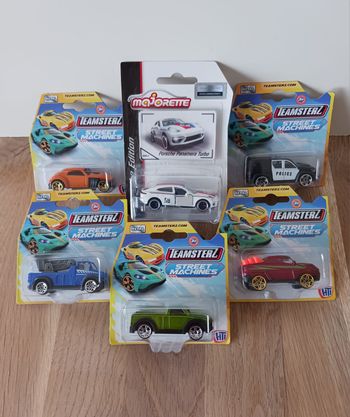 Lot de petites voitures