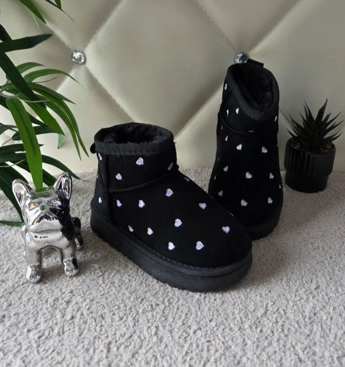 Bottines noires motif coeur 30 - photo numéro 2