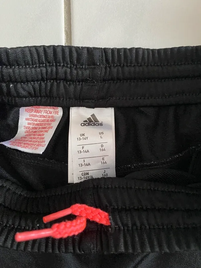 Pantalon Adidas femme noir – Bandes fluo orange – Taille 13-14 ans / 164 cm équivaut à un XS femme - photo numéro 4