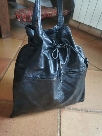 Sac pochette noir vintage à oeillets en simili cuir