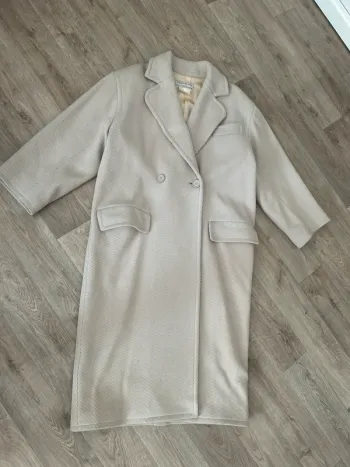 Yves Saint-Laurent, variations manteau, caban beige, crème