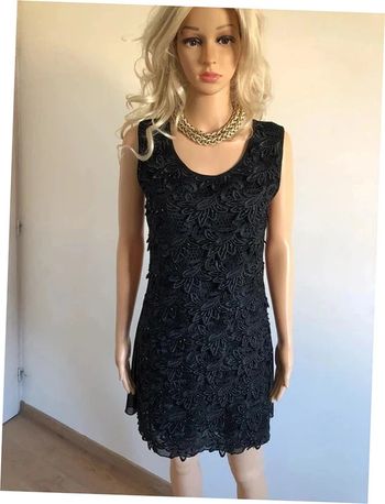 Robe noire neuve en dentelle sans manches Molly Bracken taille 1