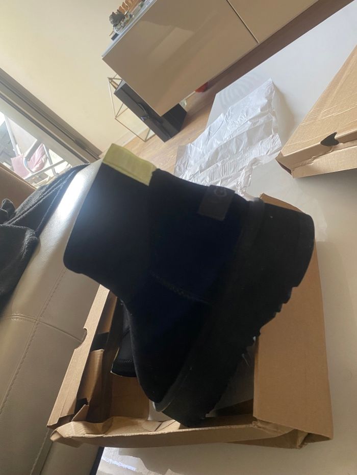 Ugg mini dipper taille 38 porté qu’une seul fois etat neuve - photo numéro 2