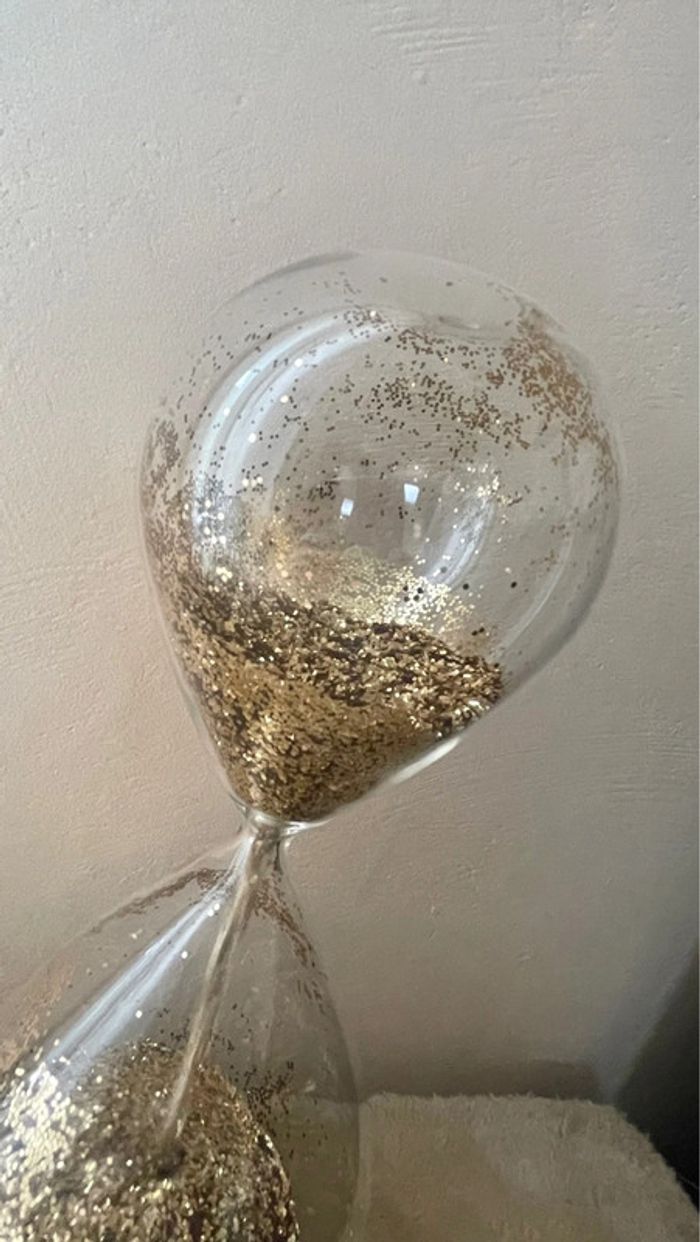 Grand sablier en verre avec paillettes - photo numéro 2