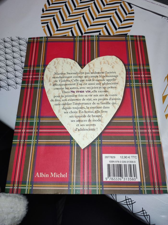 Livre Ma vrai vie les secrets de Tini - photo numéro 2