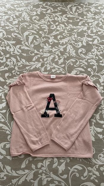 Pull rose frou frou sur les manches