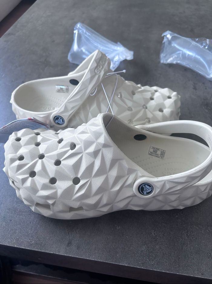 Crocs beige