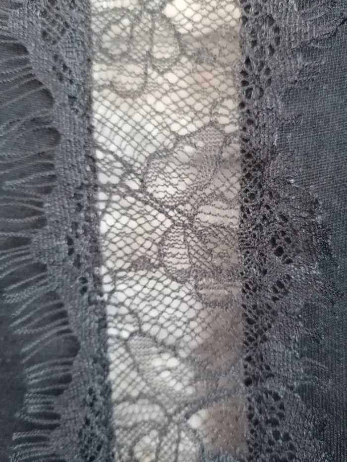 Blouse / haut noir  avec dentelle gemo taille 38 - photo numéro 10