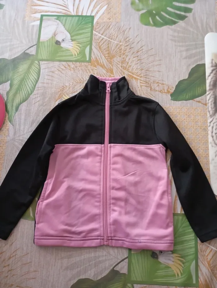 Lot de 2 survêtements neuf taille 4 ans (10 euros les 2)(314) - photo numéro 6