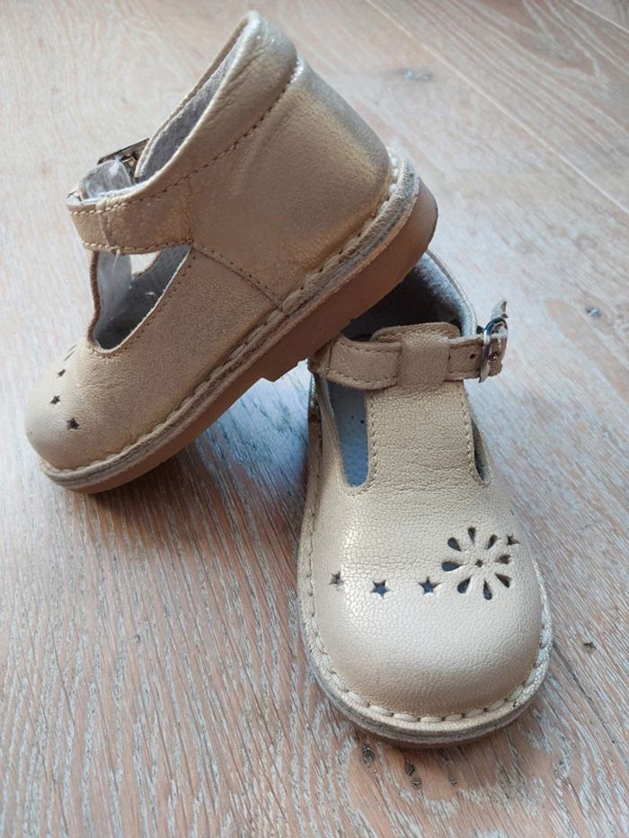 Chaussures dorées
