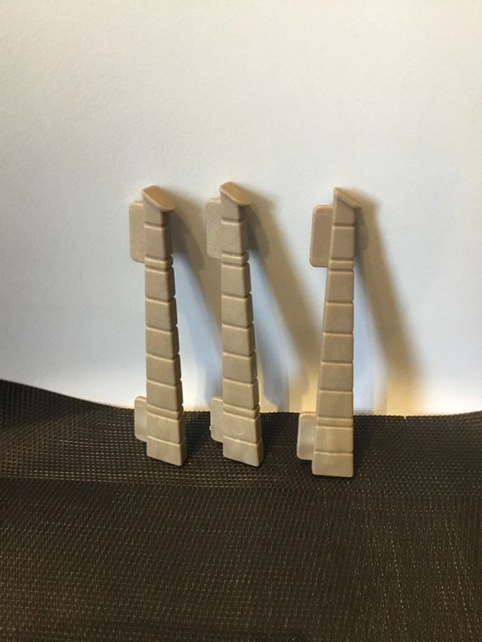 Playmobil lot 3 contreforts poteaux connecteurs jaunis 3666 3667 3859 3888 3914 3123 7122 7421 - photo numéro 3