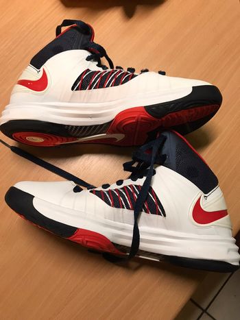 Basket blanc bleu rouge