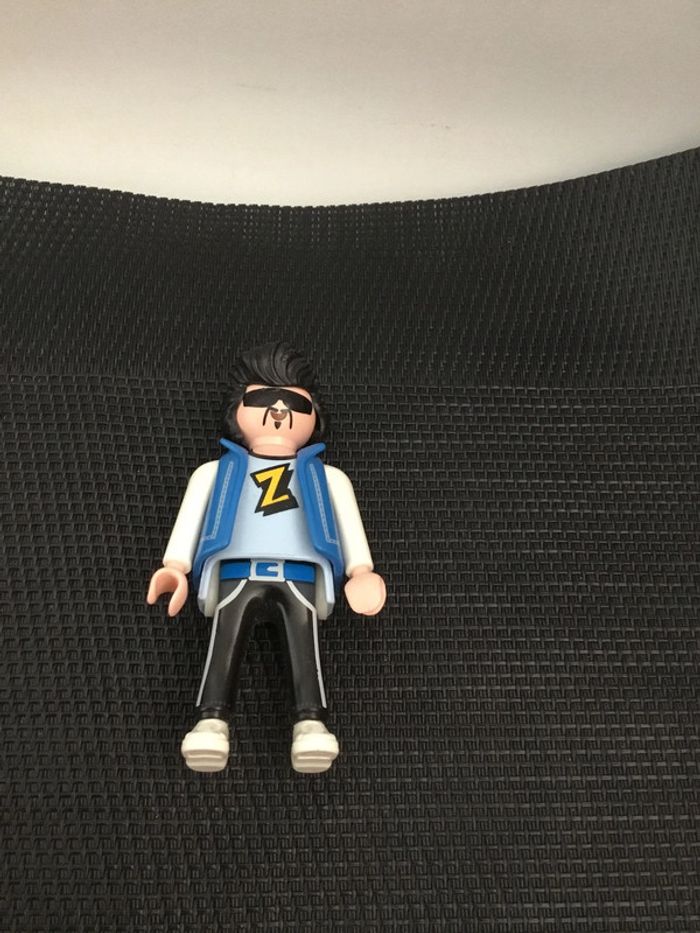 Playmobil figurine rockeur banane et lunettes noires tee-shirt Z - photo numéro 4