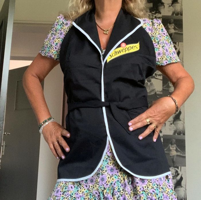 Joli tablier de cuisine femme style dos nu publicitaire Schweppes noir état neuf