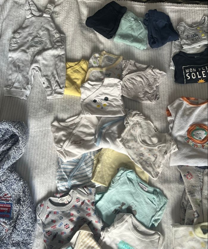 Lot vêtement 1 mois et naissance - photo numéro 4