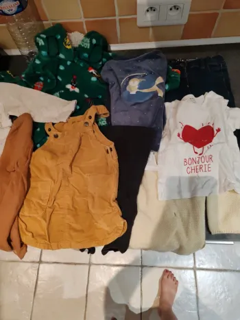 Lot vêtements fille 12-18mois 10pieces
