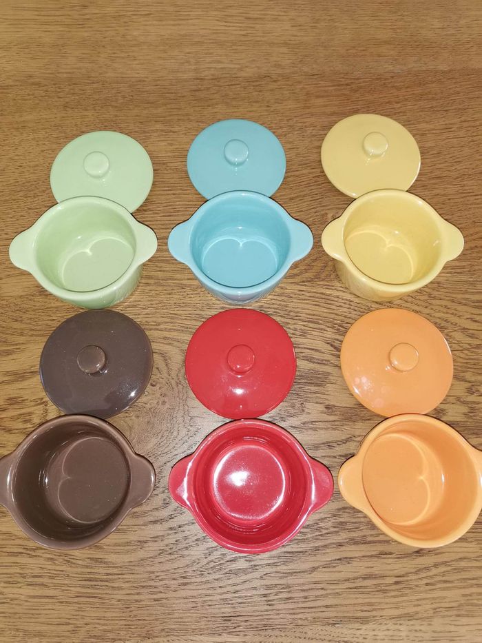 Lot de 6 mini cocottes en céramiques , très bon état - photo numéro 2