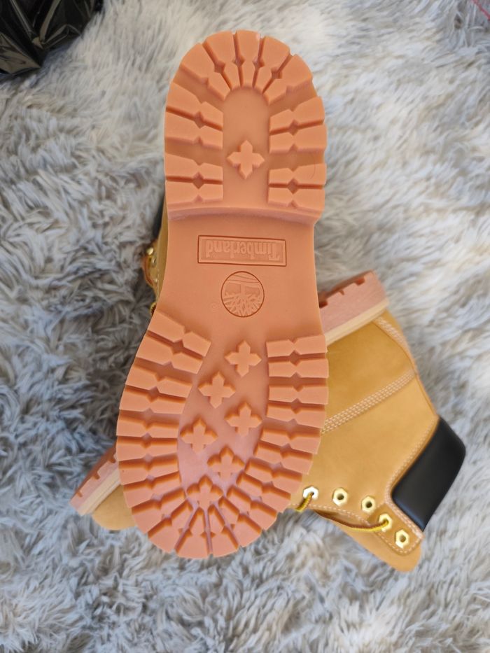 Chaussure Timberland taille 39 enfant neuve - photo numéro 5