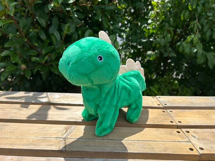 Dinosaure qui marche seul