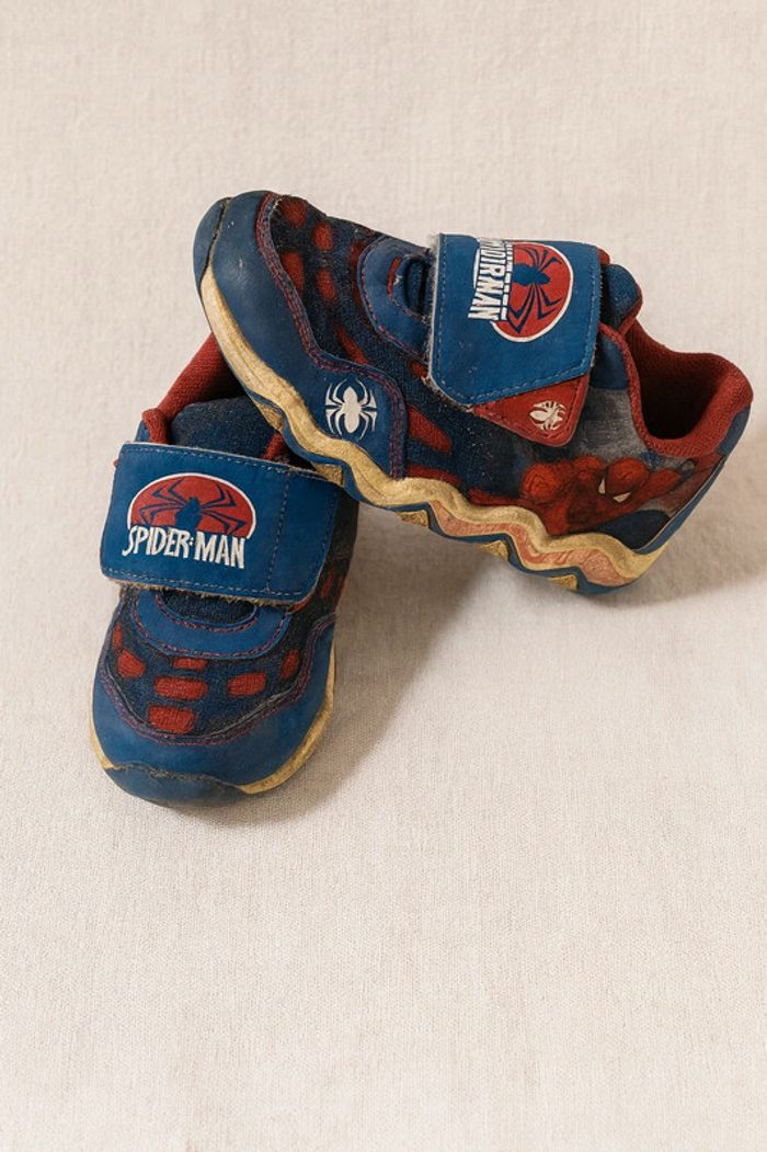 💚Baskets Spiderman garçon – taille 25 – à scratch