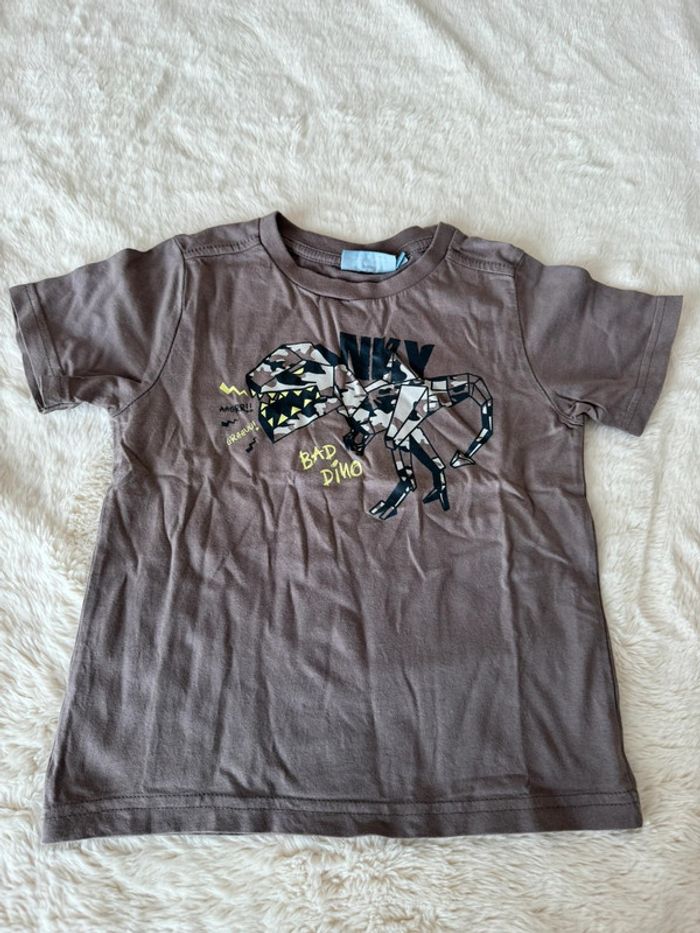 Tee shirt dinosaure