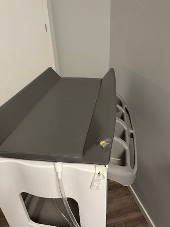 Table à langer & baignoire - photo numéro 5