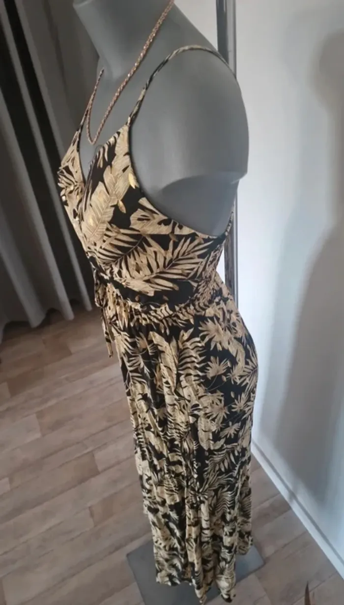 Robe bretelles cache-coeur fleurs tropicales dorées - photo numéro 4