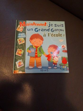 Maintenant je suis un grand garçon à l'école