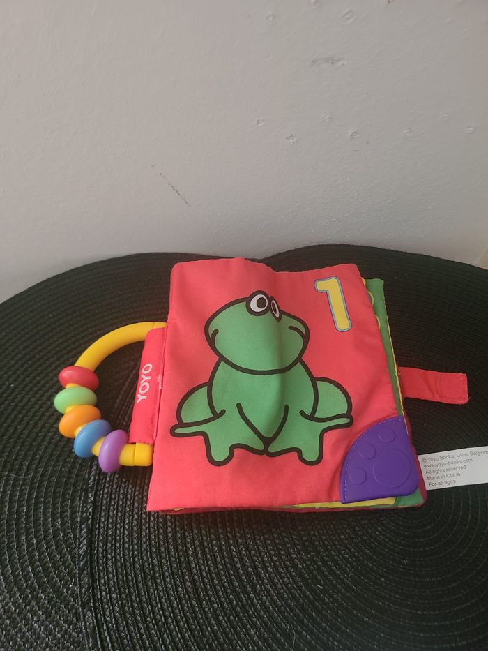 Livre hochet crépitant - Grenouille