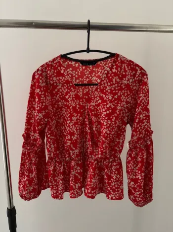 Blouse manche longue bouffant rouge à fleurs blanche