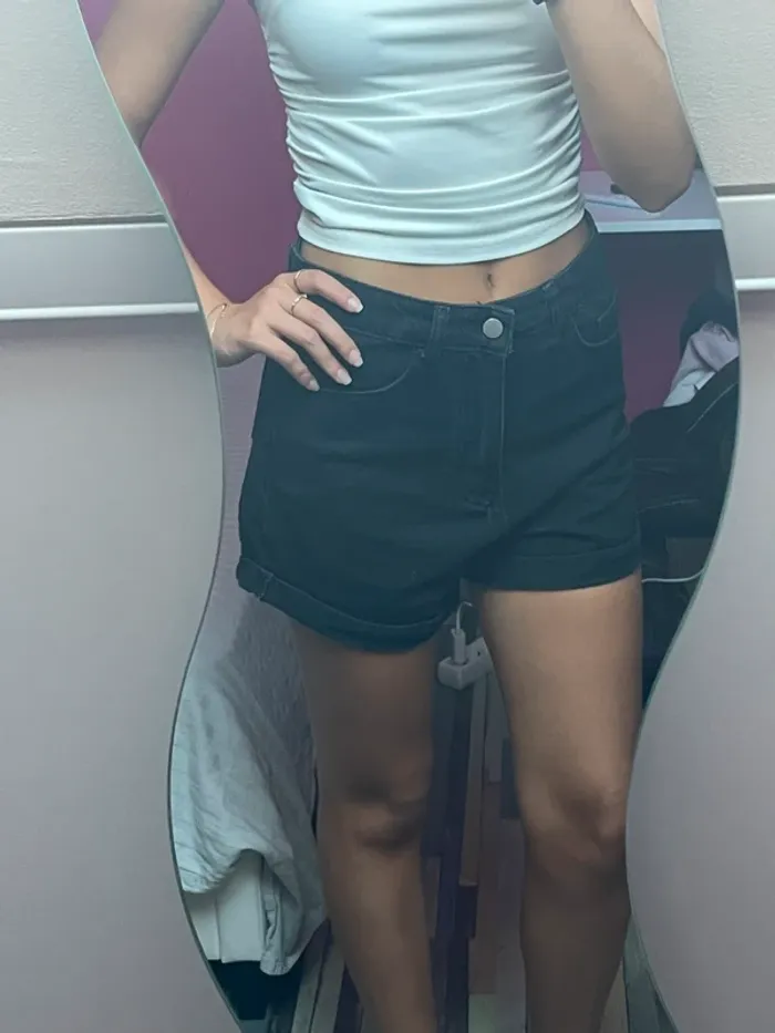 Short en jean noir - photo numéro 4