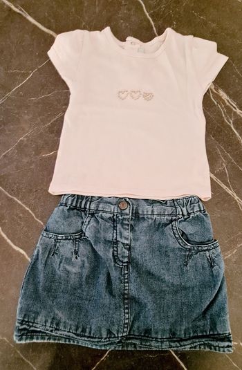 Ensemble tee shirt cœur absorba et jupe dpam 18 mois en très bon etat