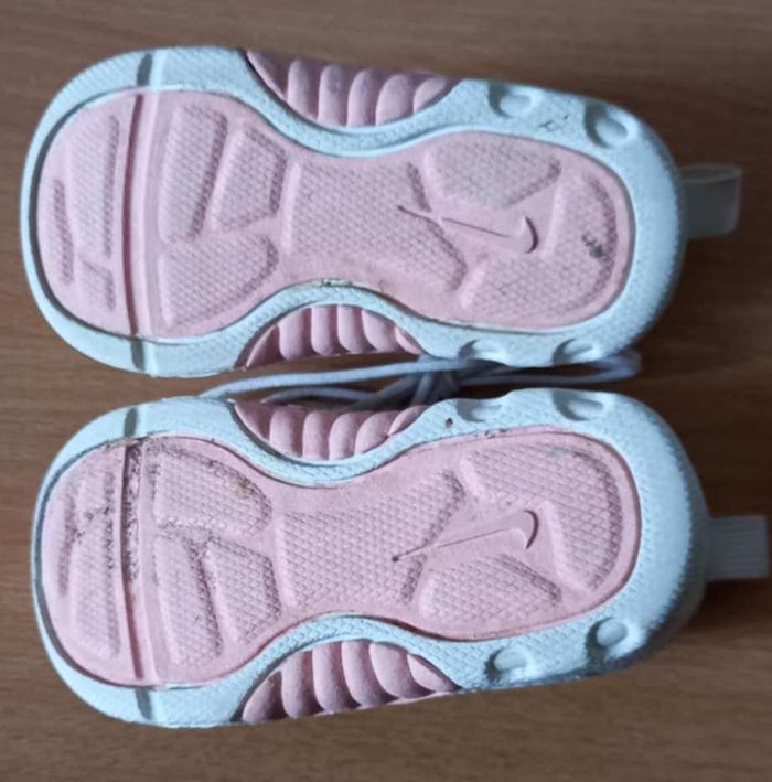 Baskets Nike blanche et rose - photo numéro 2