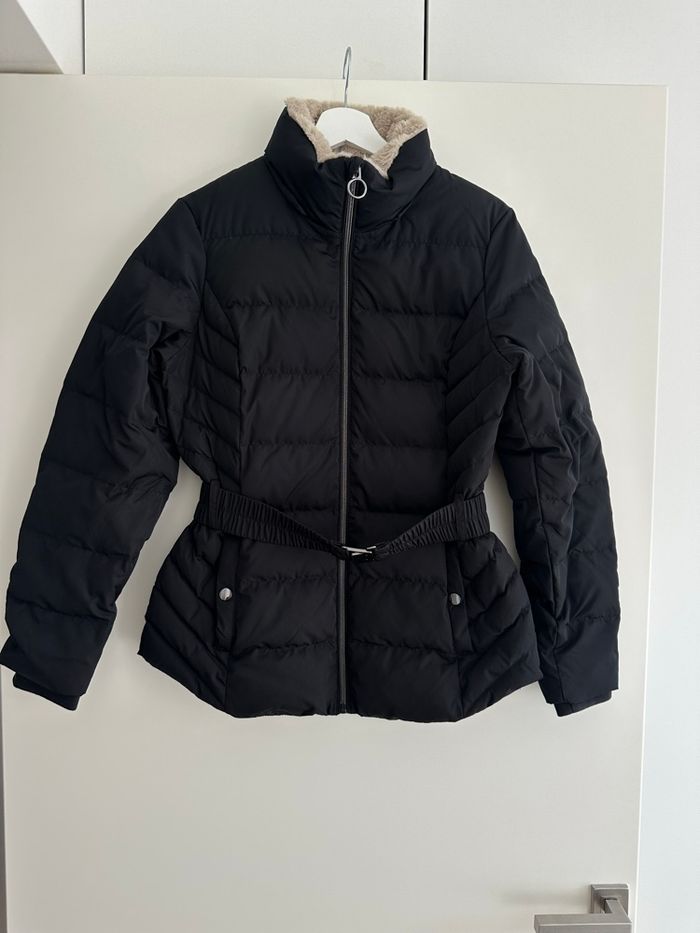 Veste matelassée , doudoune noire C&A avec ceinture, taille M