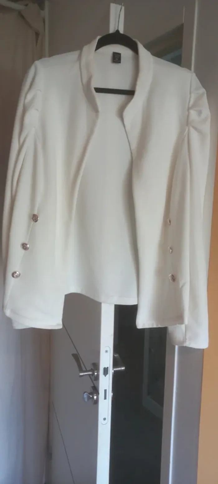 Veste blanche neuve jamais portee