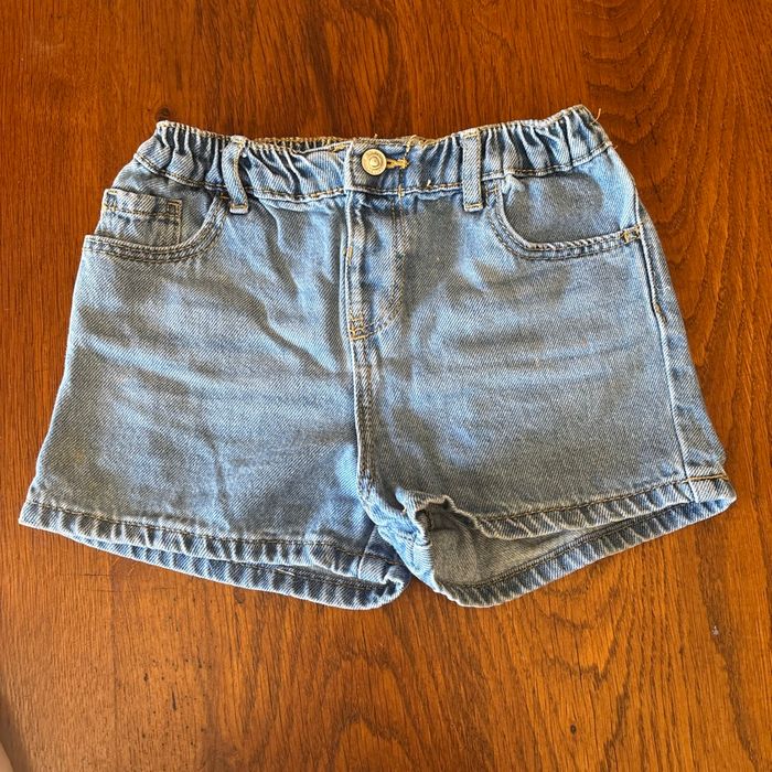 Short fille