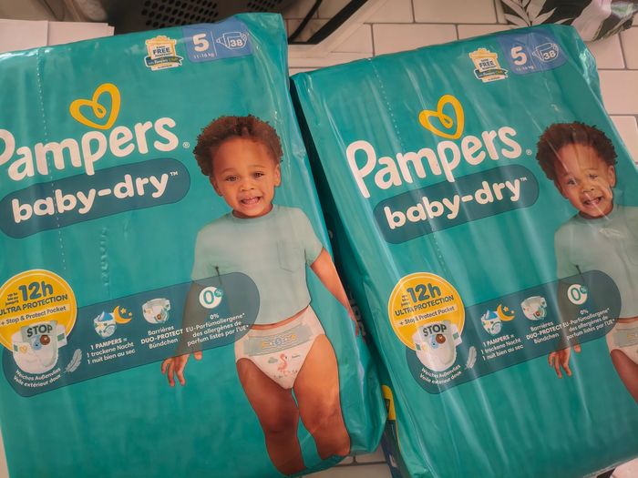Lot de 2 packs Pampers baby dry T5 neufs jamais déballés (76 couches au total)
