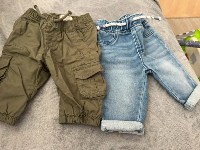 2 pantalon cargo et un jean - photo numéro 3
