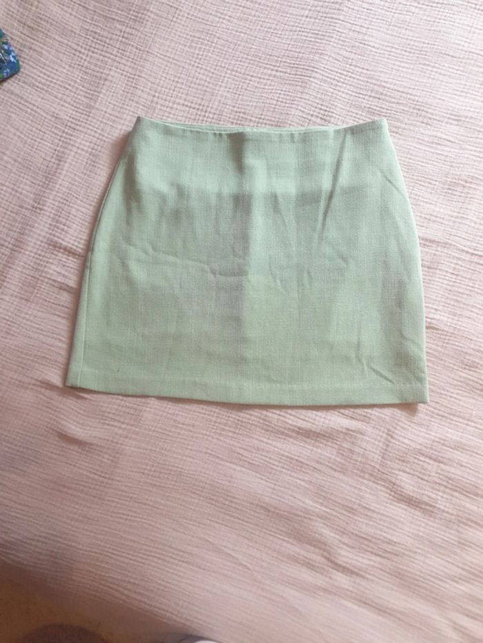 Jupe courte verte pâle