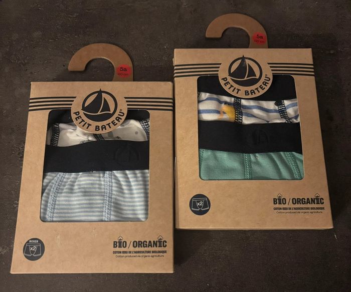 2 lots de 2 boxers garçon ,petit bateau,5 ans