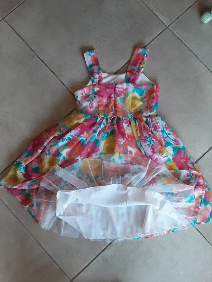 Robe fleurs été T. 8 ans - photo numéro 2